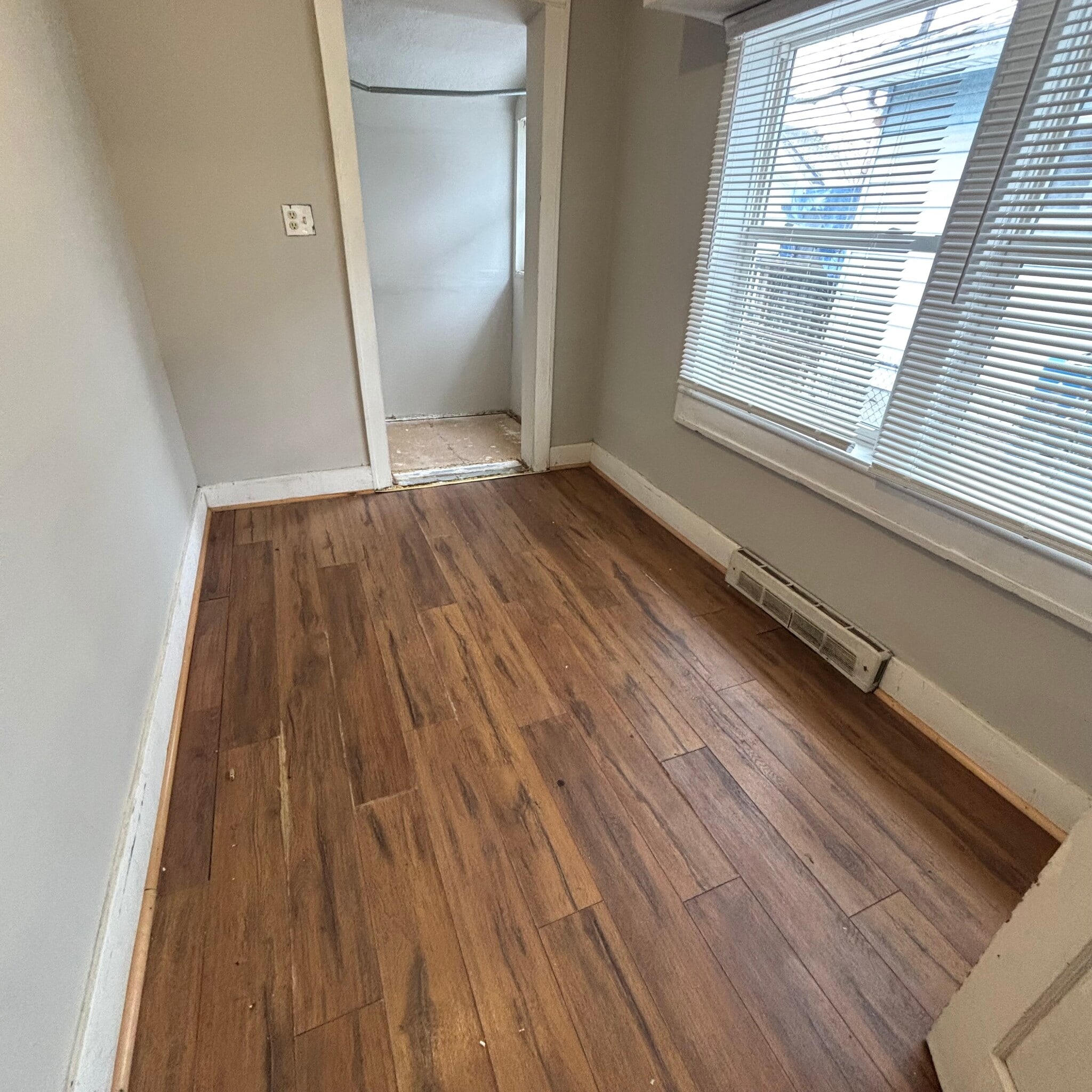 Building Photo - 910 Dakin St