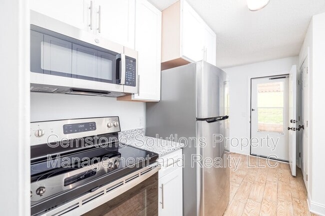 Building Photo - 344 Kingview Dr