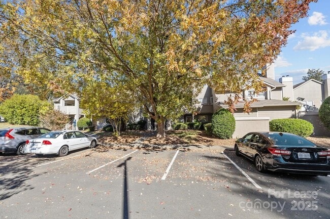 Building Photo - 2505 Stockbridge Dr