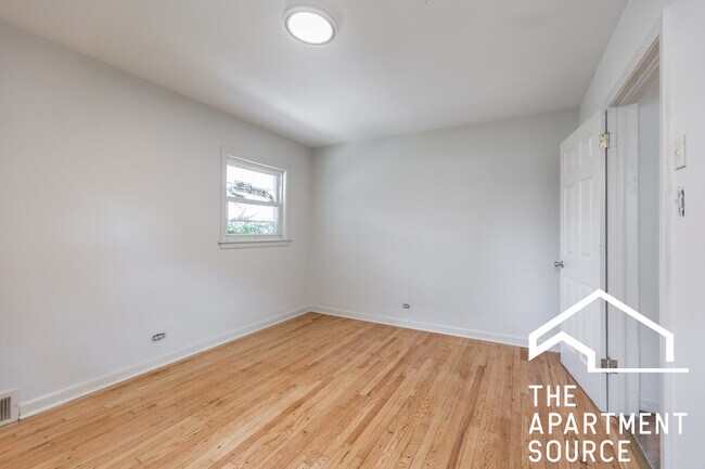 Building Photo - 1749 E 71st Pl