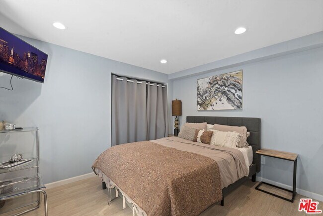 Building Photo - 641 Walther Way