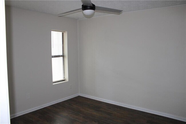 Building Photo - 211 Goshen Ln