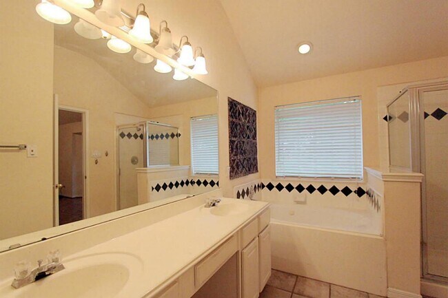 Building Photo - 523 High Meadows Dr