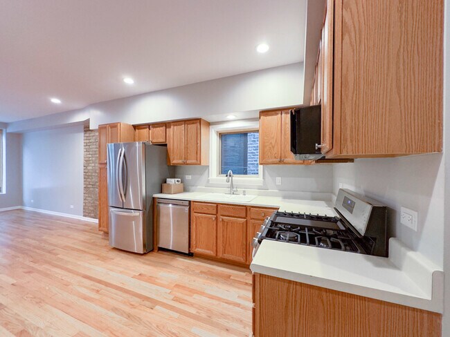Building Photo - 1426 N Bosworth Ave