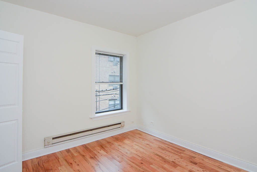 Building Photo - 629 W Cornelia Ave
