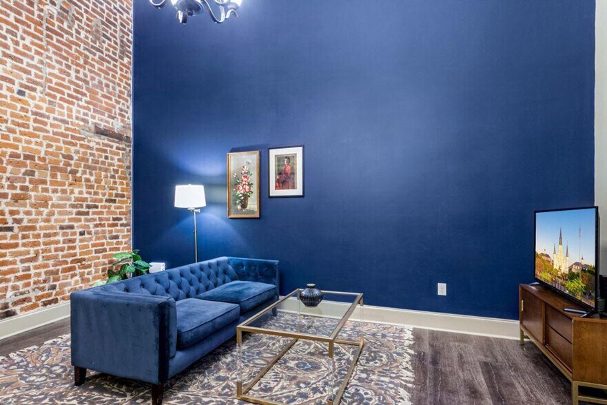 Building Photo - 30 Baronne St