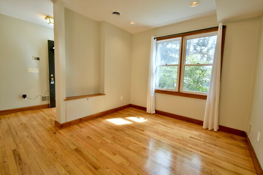 Building Photo - 39E Bellis Cir