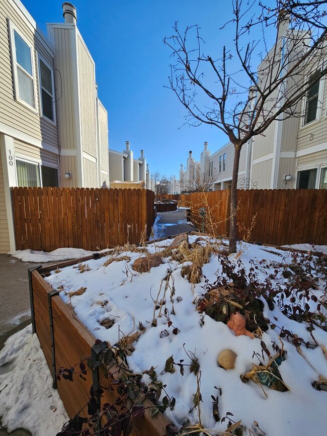 Building Photo - Virginia Vale Large 3 Story 3 Bedroom 2 1/...