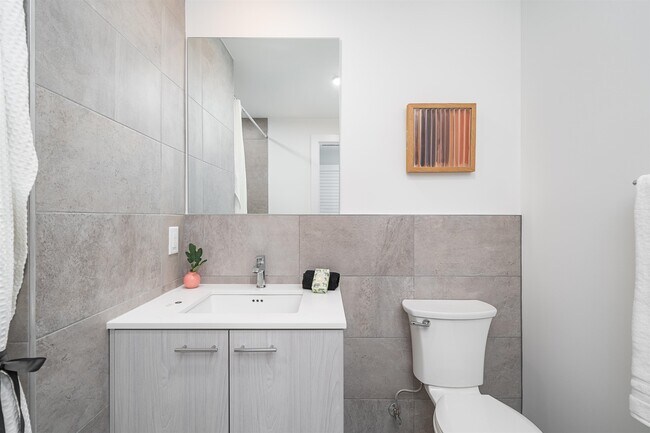 Building Photo - 418 Palisade Ave