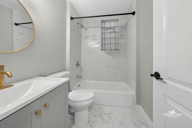 Building Photo - Fantastic 3-Bedroom Has All the Amenities