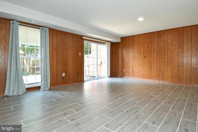 Building Photo - 14 Fenceline Dr