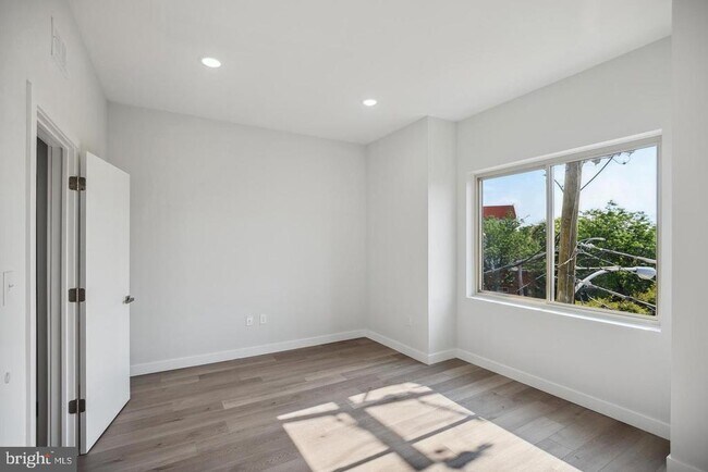 Building Photo - 2218 N Marshall St