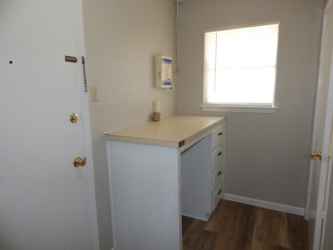 Building Photo - 4505 River Oaks Dr