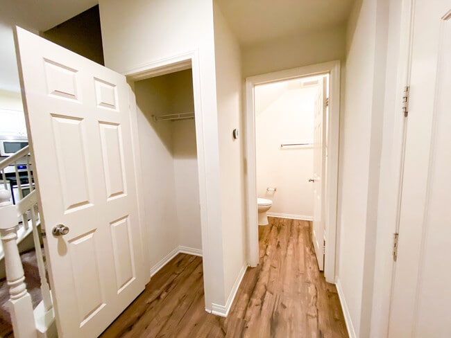 Building Photo - 5930 Ginger Dr