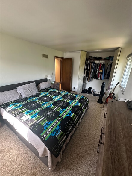 Bedroom 3 - 193 Lakeview Ct