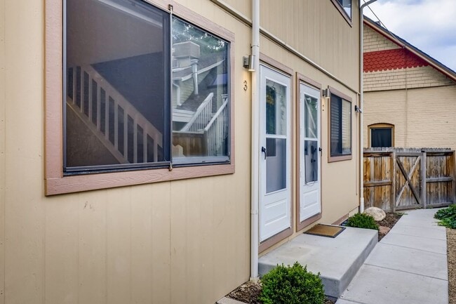 Building Photo - Charming Downtown Boulder Unit Steps from Pearl Street-Available August 1!