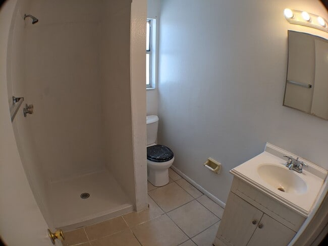 Building Photo - 3 Bedroom, 2 Bathrooms Apartment with Water View