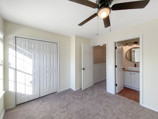 Building Photo - Two Bedroom Townhome in Godley Park with m...