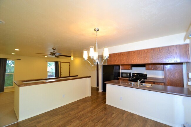 Building Photo - 1288 Suncrest Way