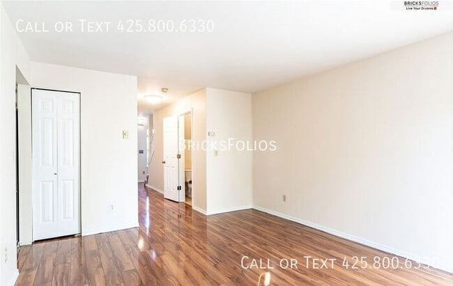 Building Photo - Bright & Modern End-Unit Townhome with Pool and Fitness Center