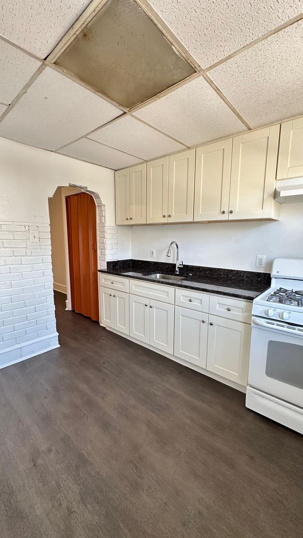 Building Photo - Front Porch Row - Olney