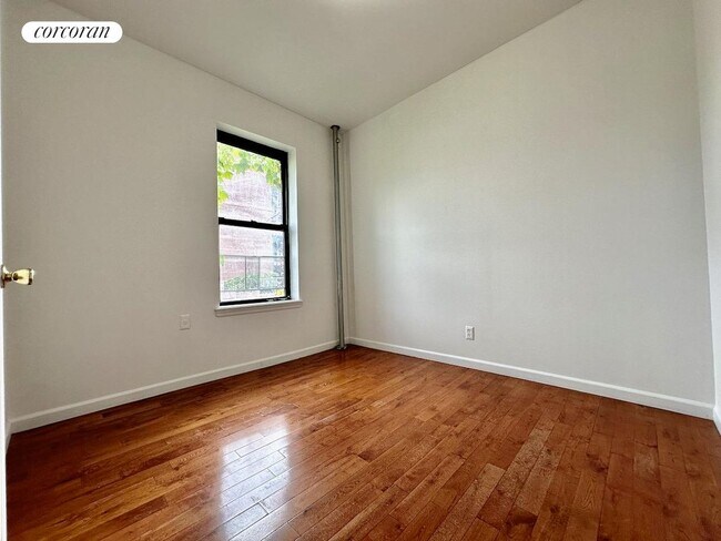 Building Photo - 40 W 127th St