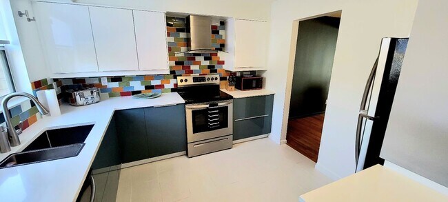 Building Photo - Welcome Home To the Four Seasons Condominiums of Winter Park.