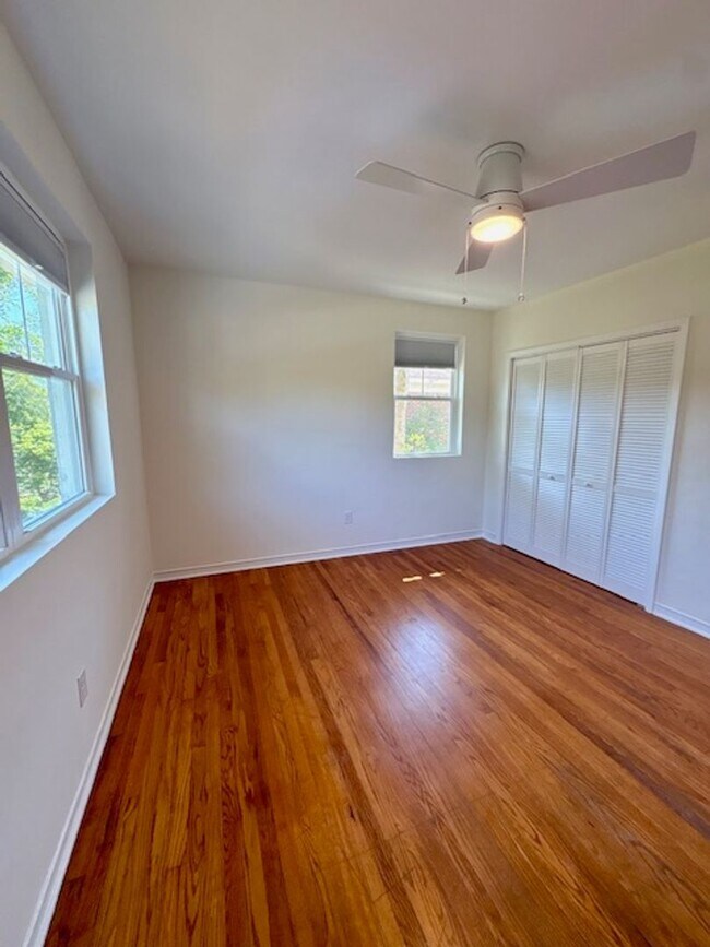 Building Photo - Fully Renovated Three Bedrooms Condo in South Windermere