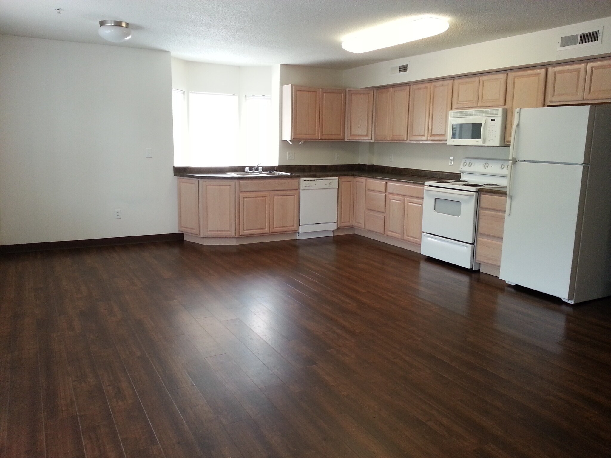 Building Photo - 943 S Gilbert St