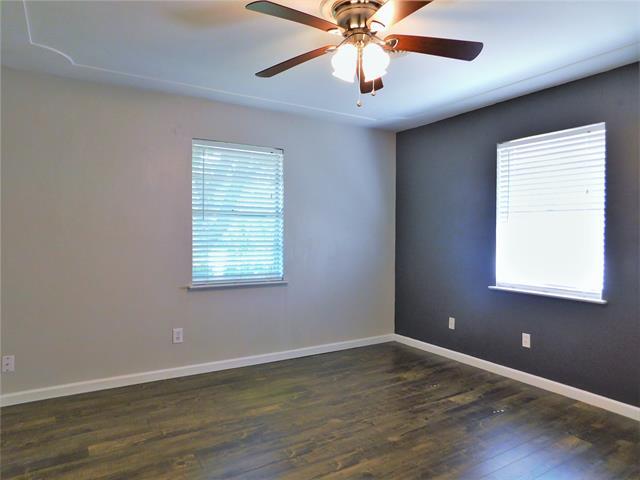 Building Photo - 720 Chisholm Trail