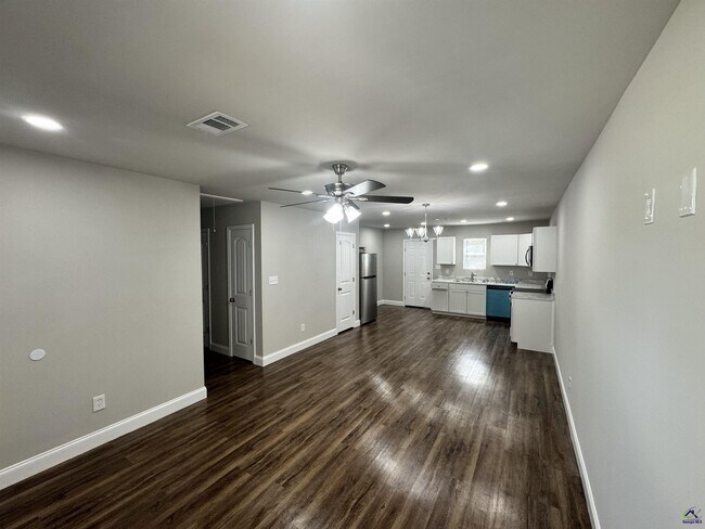 Building Photo - 301 Doyle St