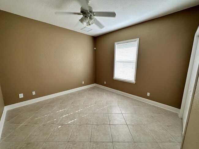 Building Photo - 307 Inman St