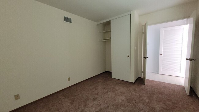Building Photo - Beautifull 4 Bed 2 Bath In UTC Area