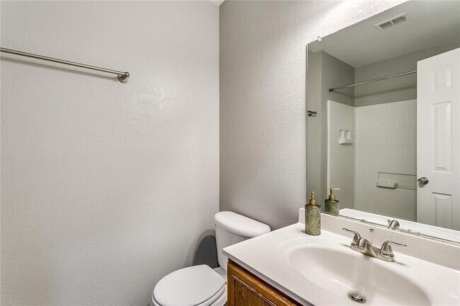 Building Photo - 909 Poncho Ln