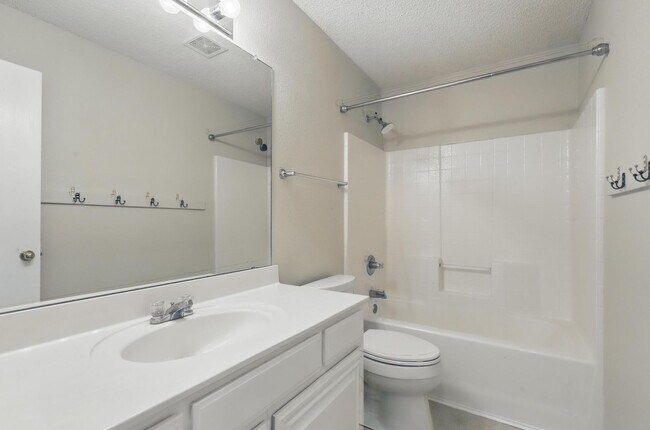 Building Photo - 322 Wonder Oak Ct
