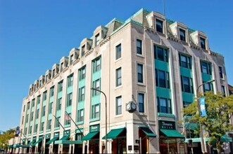 Building Photo - Stunning Lofted 1 Bed 1 Bath Condo Downtow...