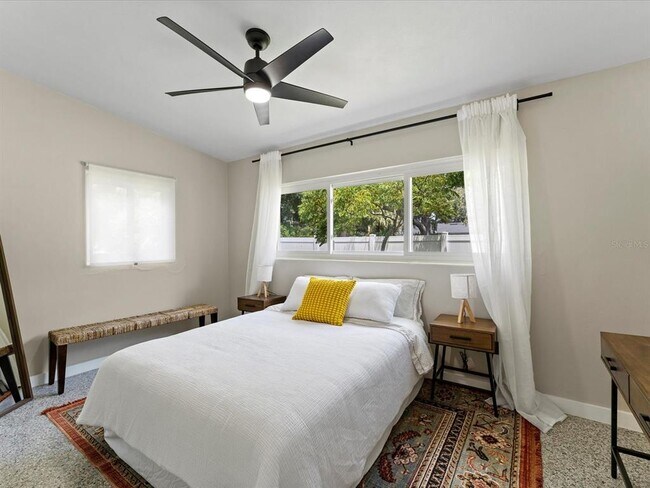 Building Photo - 600 Lakeshore Blvd