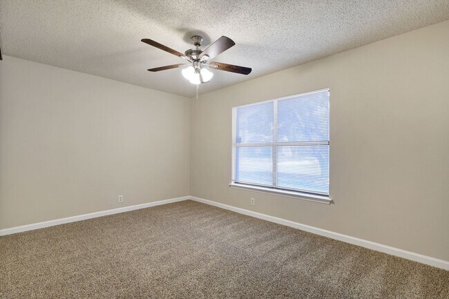Building Photo - Fully Renovated Single-Story Brick Home in...