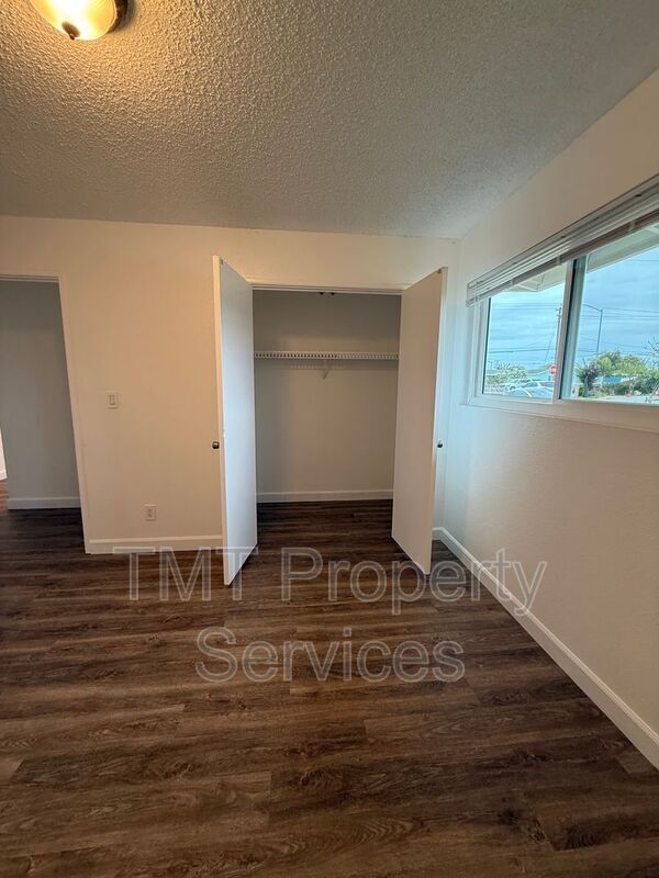 Building Photo - 803 W Harding Ave