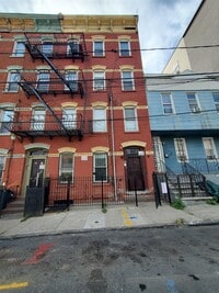 Building Photo - 41 Harmon St