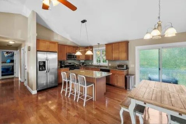 Building Photo - 96 Kilmer Ave