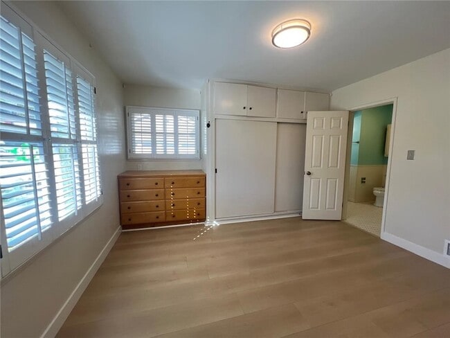 Building Photo - 1850 Wilson Ave