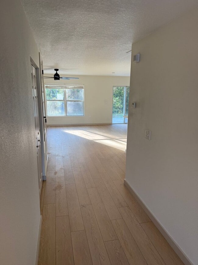 Building Photo - Remodeled Single Family Home in Hunter's Ridge Ormond Beach