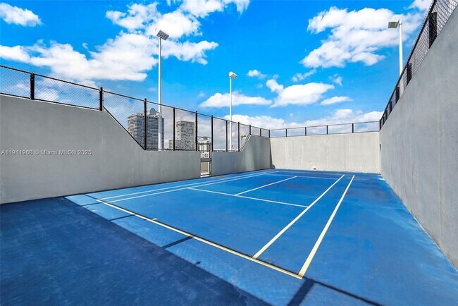 Building Photo - 501 NE 31st St