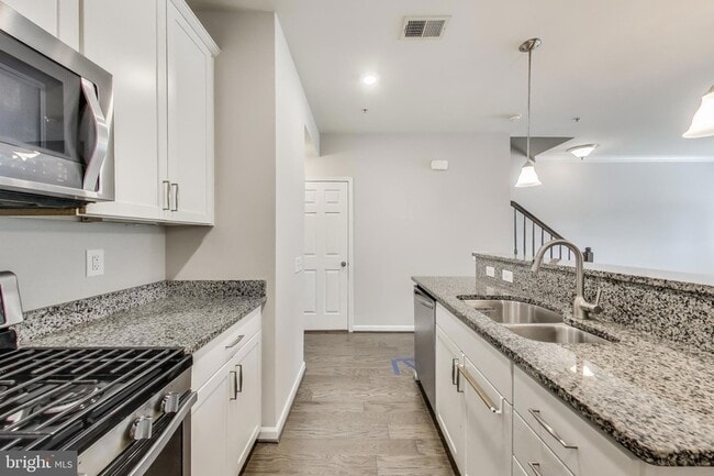 Building Photo - 645 Diamondback Dr