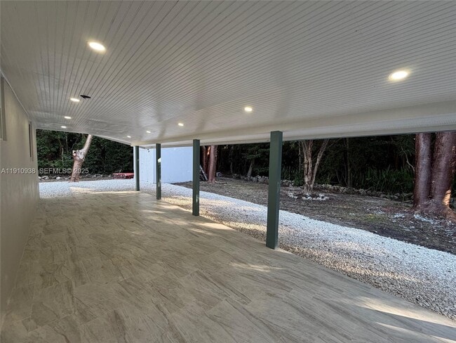 Building Photo - 219 S Bay Harbor Dr