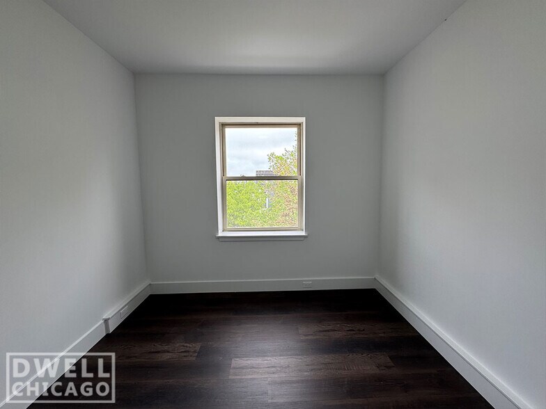 Building Photo - 1555 W Hollywood Ave