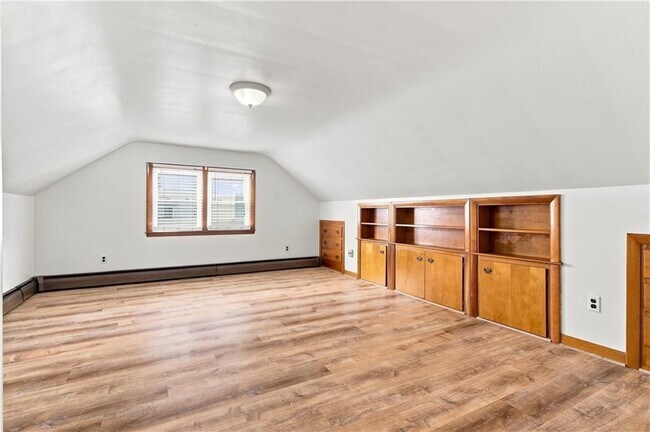 Building Photo - 23 Amory St