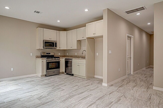 Building Photo - 5530 Hirondel
