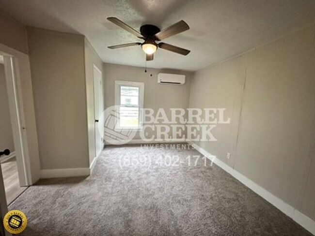 Building Photo - 2-Bed 1-Bath House